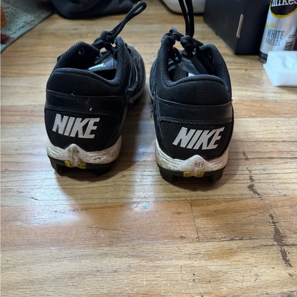Women Nike softball cleats - Picture 4 of 7